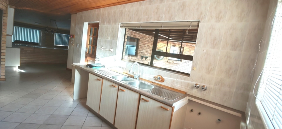 5 Bedroom Property for Sale in Dana Bay Western Cape